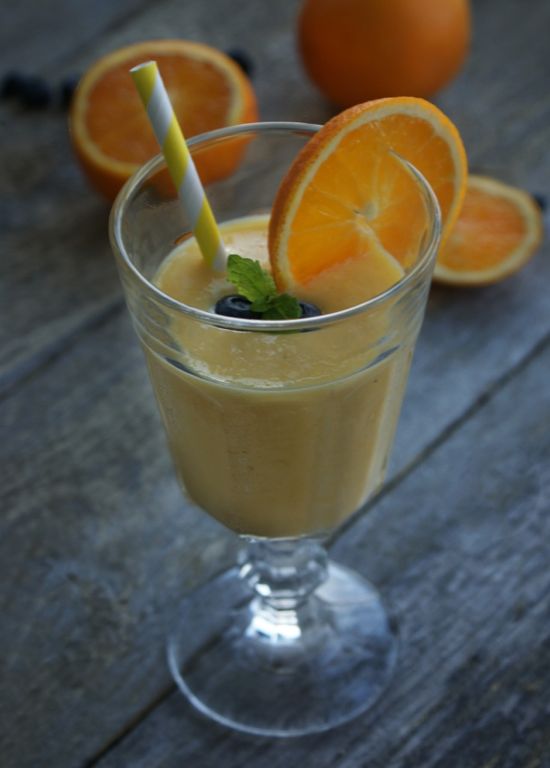 tropisk-smoothie-med-mango-og-appelsin_protein_opskrift